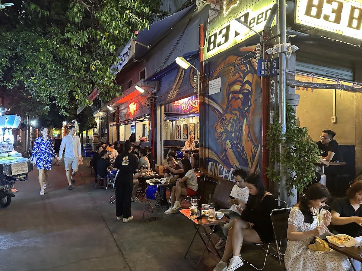 Acoustic Bar, Saigon