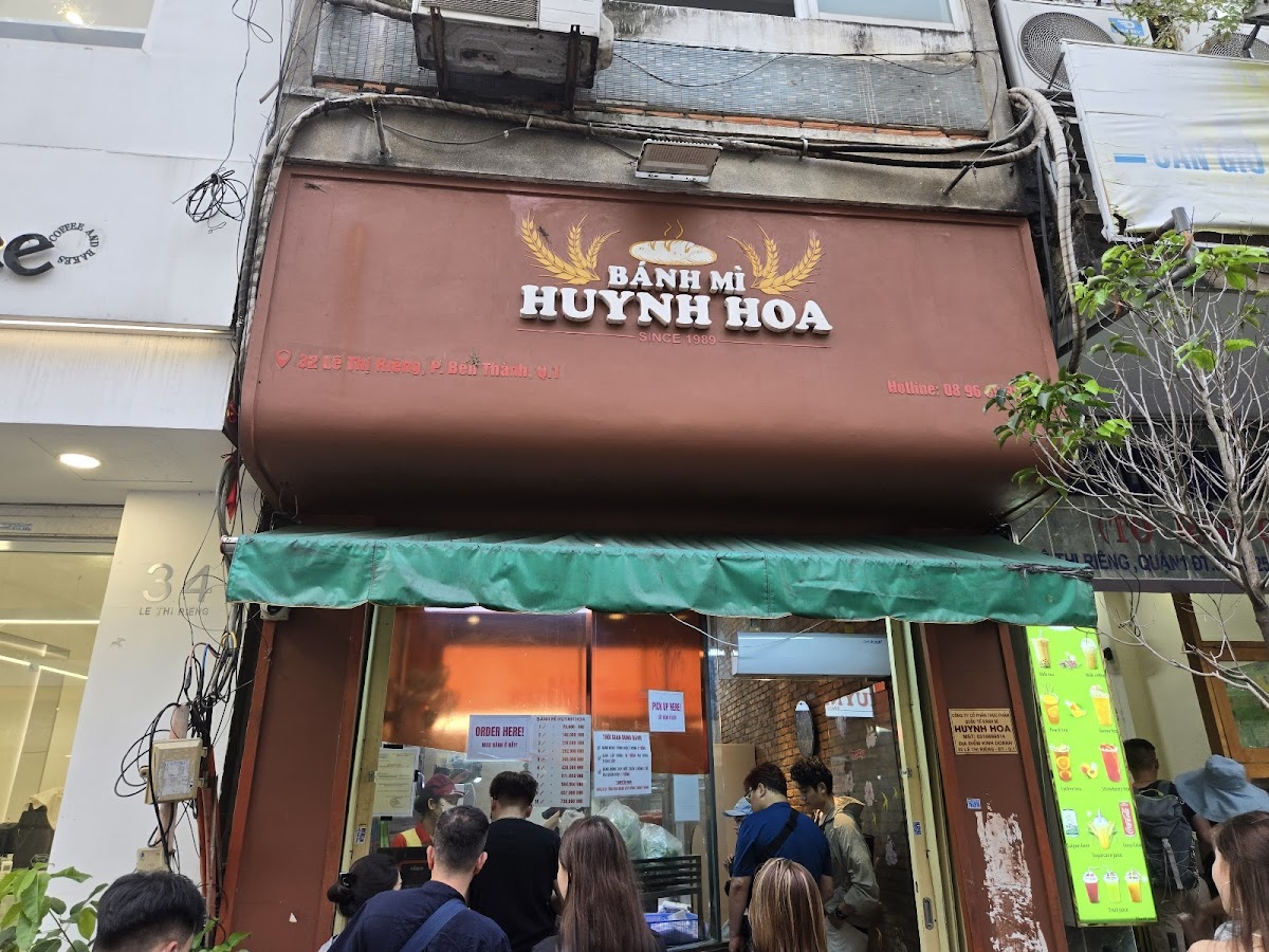 Bánh Mì Huỳnh Hoa, Saigon
