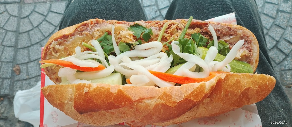 Bánh Mì Huỳnh Hoa — photo 2