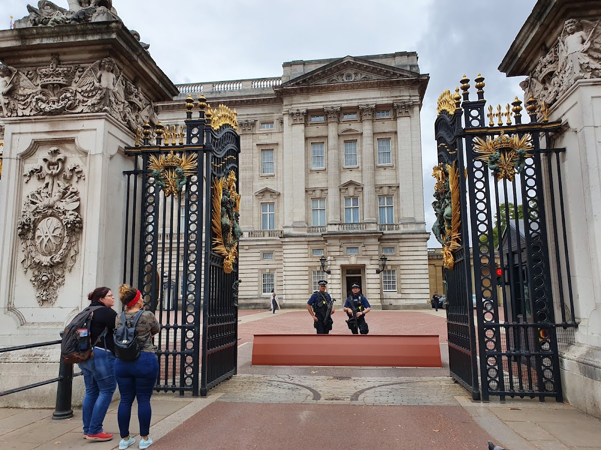 Buckingham Palace — photo 3