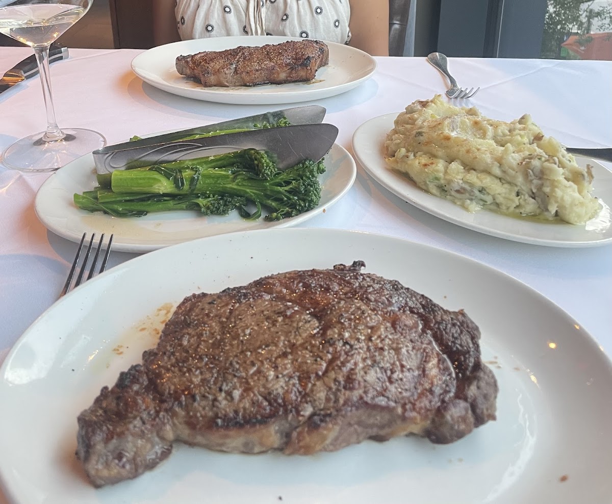 Del Frisco's Double Eagle Steakhouse — photo 3
