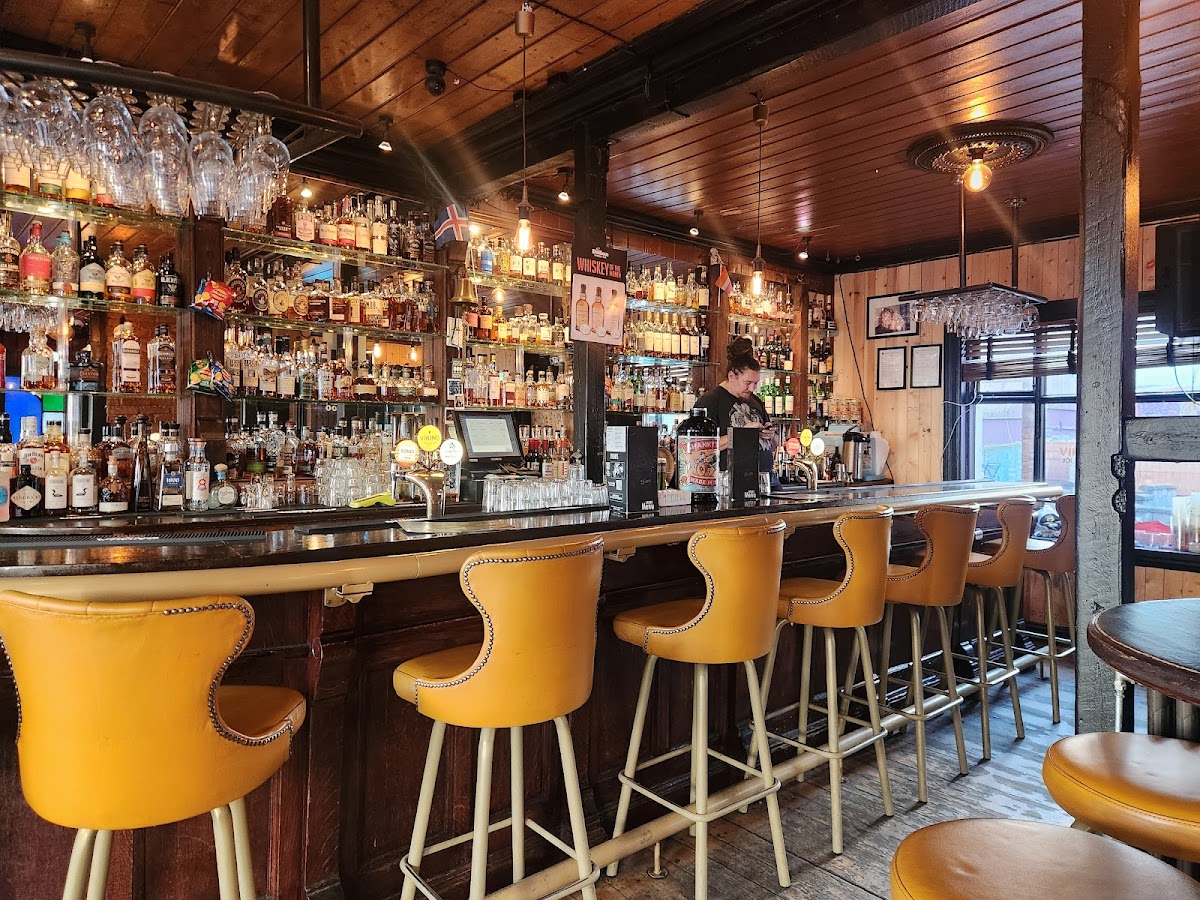 Dillon Whiskey Bar — photo 5