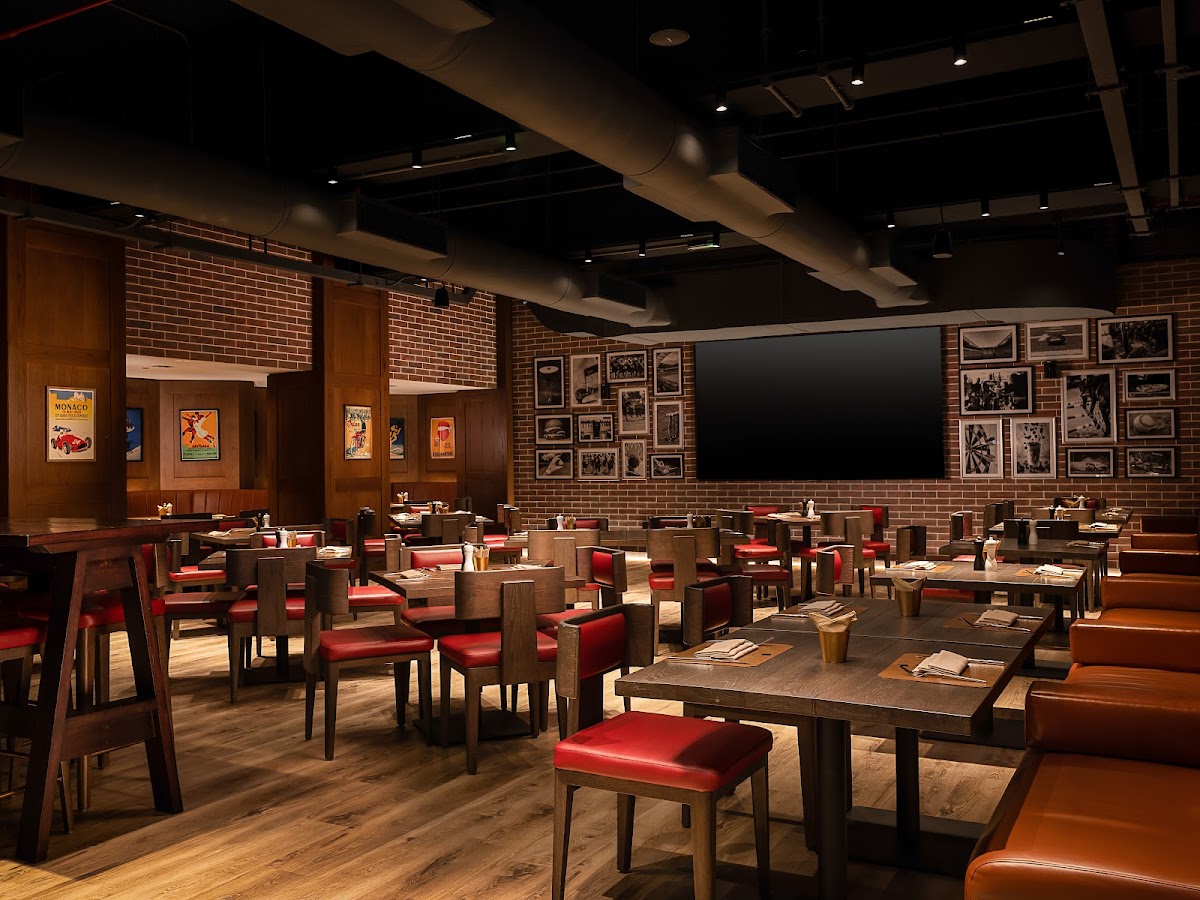 Duke's Bar, Muscat