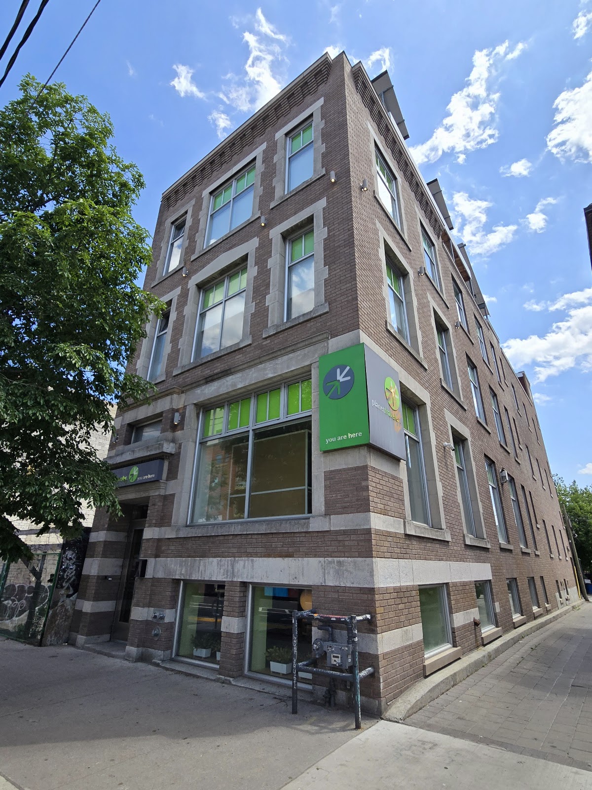 The Planet Traveler Hostel, Toronto