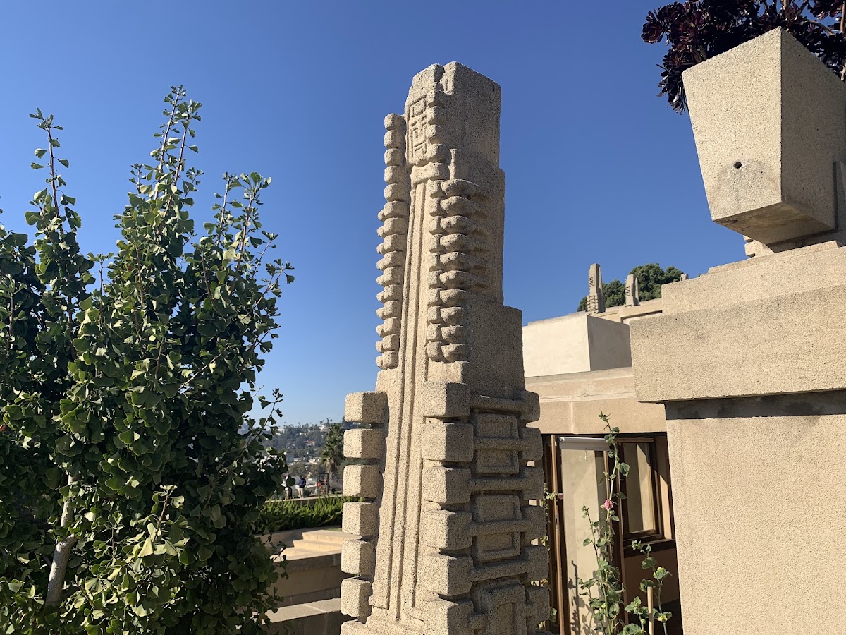 Hollyhock House — photo 4