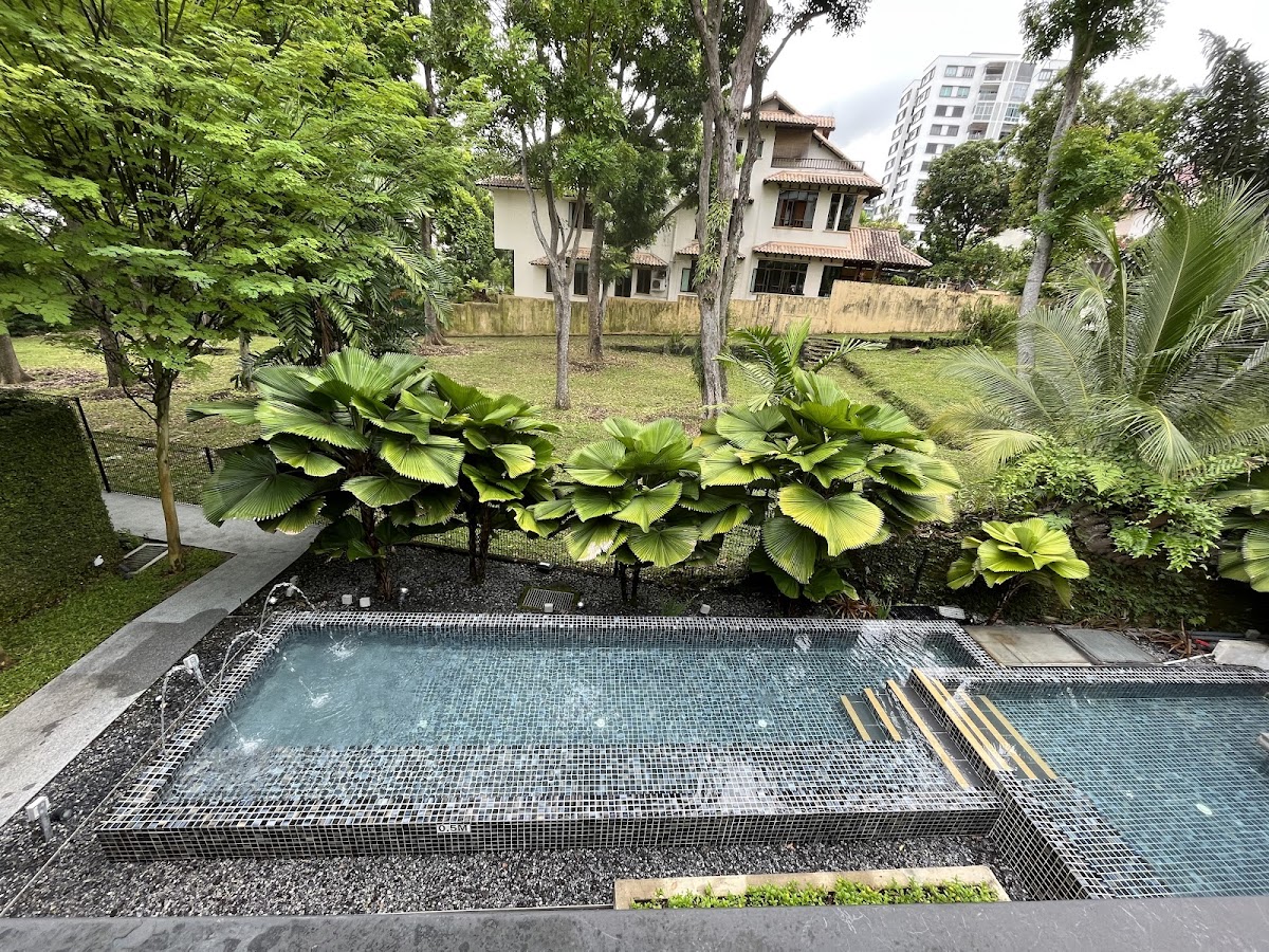Lloyd's Inn, Singapore
