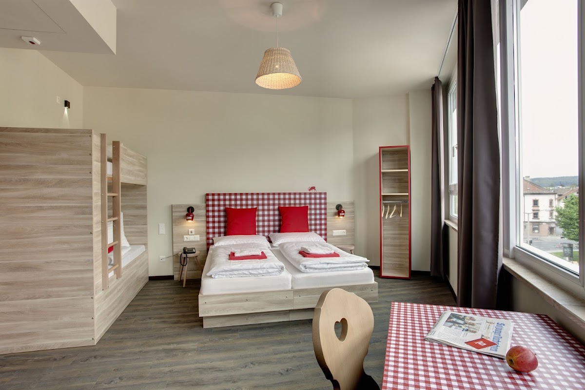 Meininger Hotel Salzburg City Center — photo 3