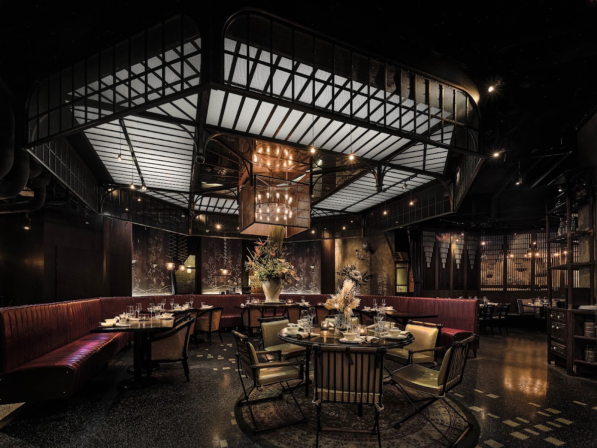 Mott 32, Hong Kong