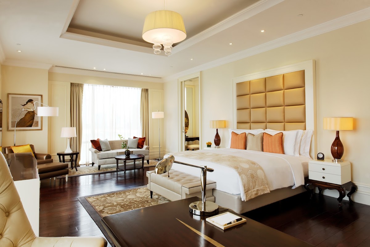 Raffles Makati — photo 2