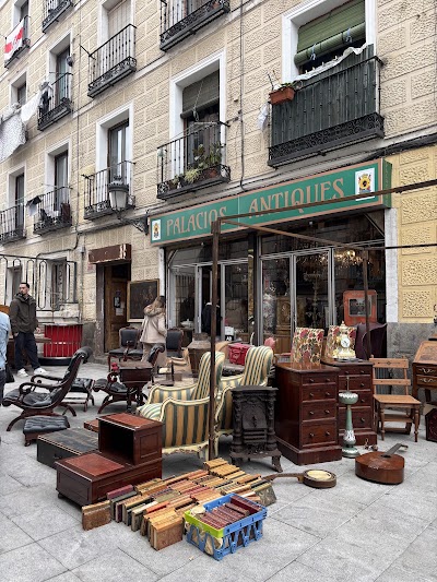 Sunday Morning at El Rastro