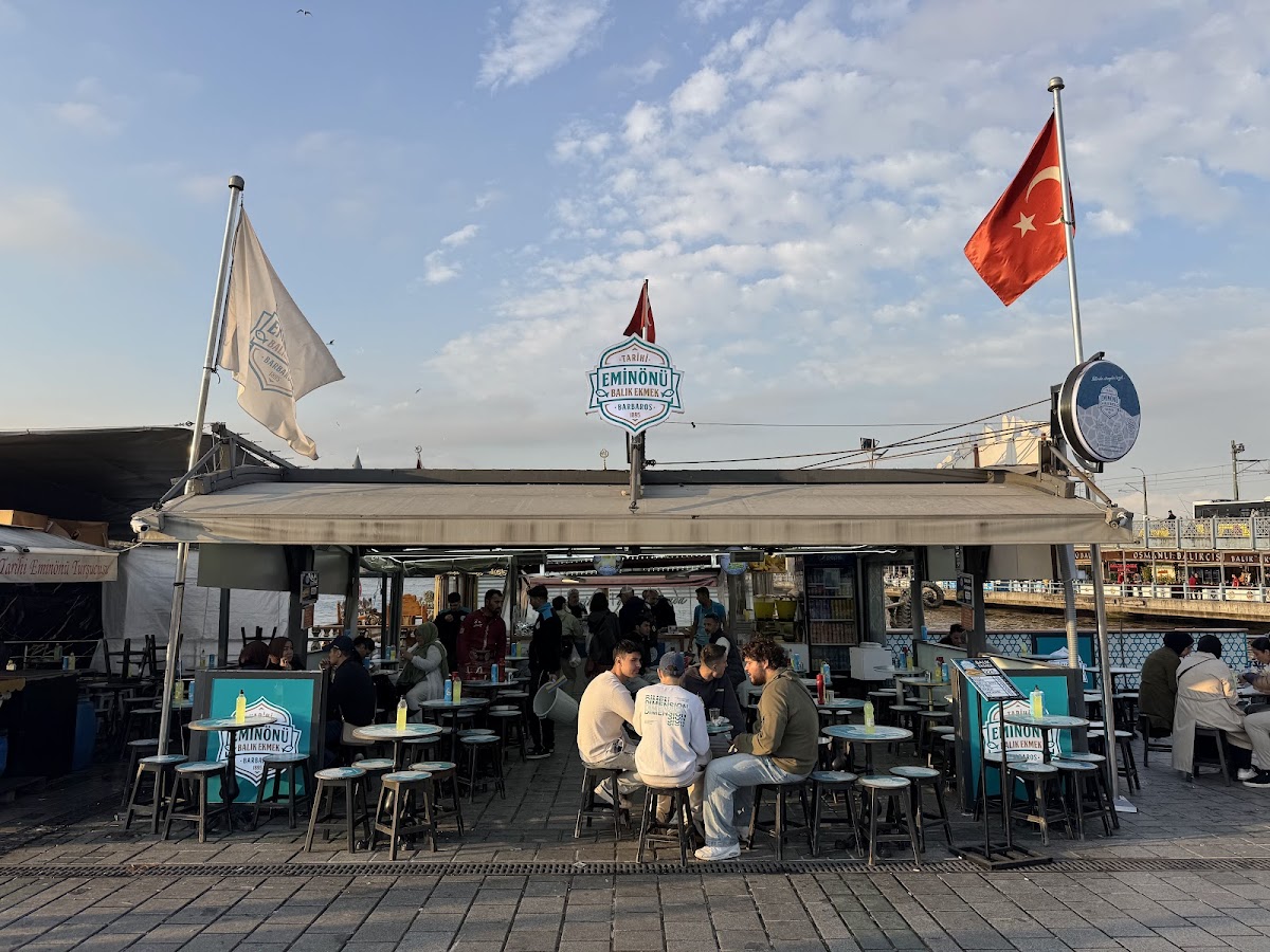 Tarihi Eminönü Balık Ekmek — photo 3