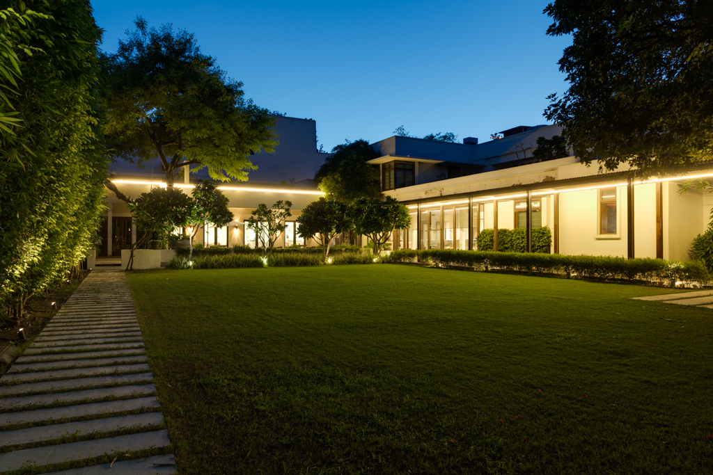 The Manor — photo 3