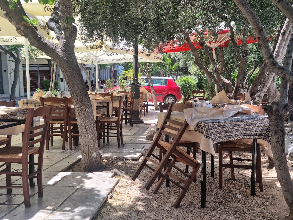 To Steki tou Ilia, Athens