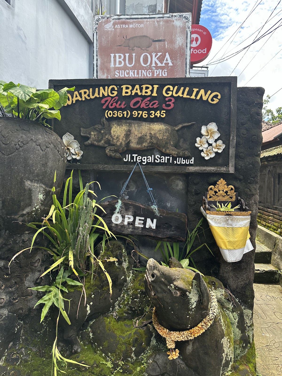 Warung Babi Guling Ibu Oka 3 — photo 2