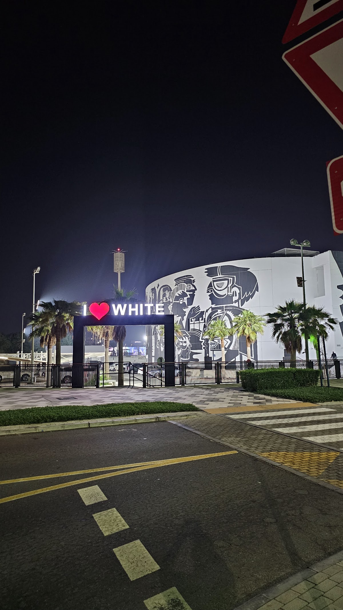 White Abu Dhabi, Abu Dhabi